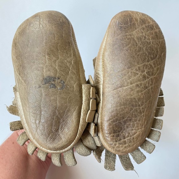 MOCCASIN Gold Leather Fringe Soft Sole 12-18 - Picture 7 of 10